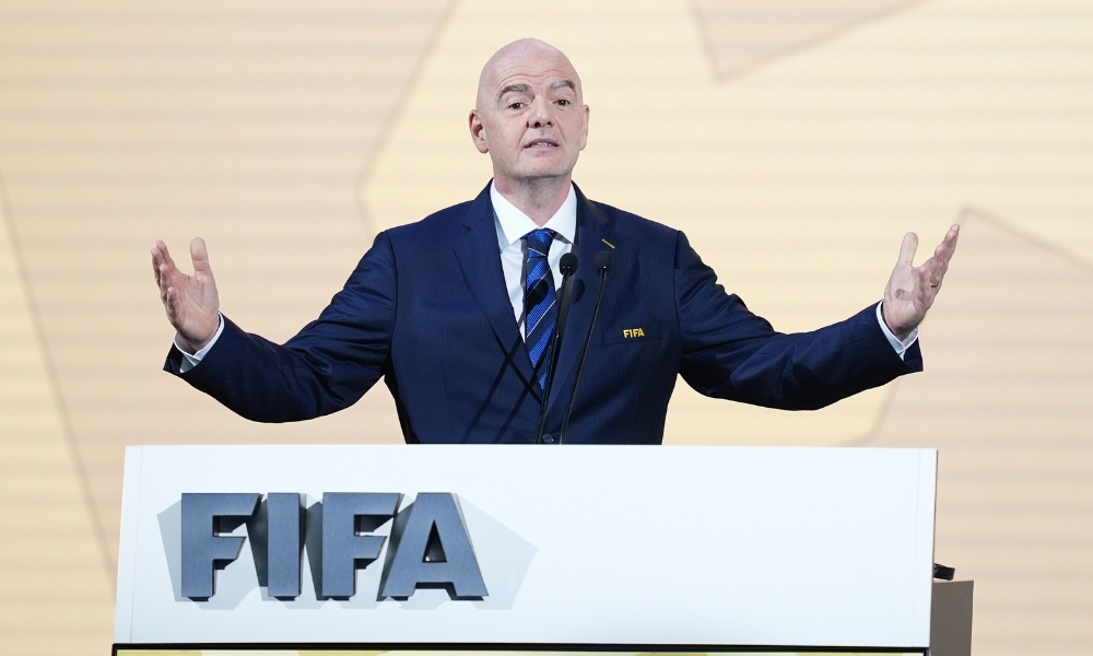 奥运冠军成都上特别“体育课” 分享中国花游拼搏故事.